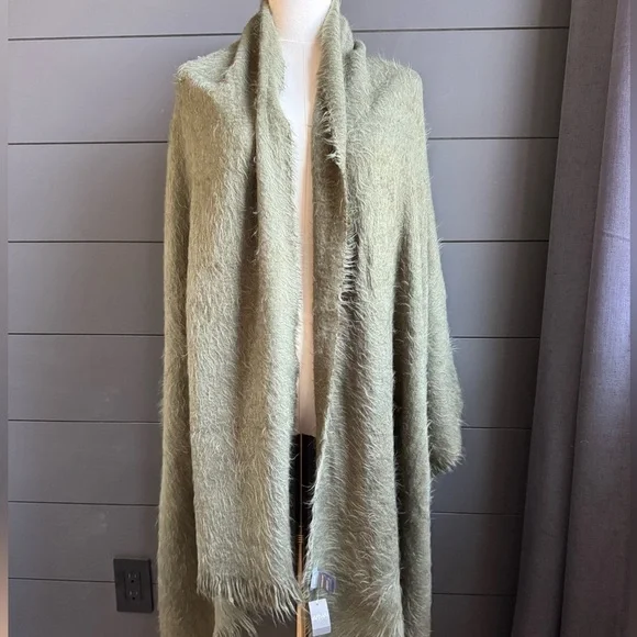 Aerie Cozy Olive Green Shawl/Large Scarf/Wrap - Picture 1 of 5